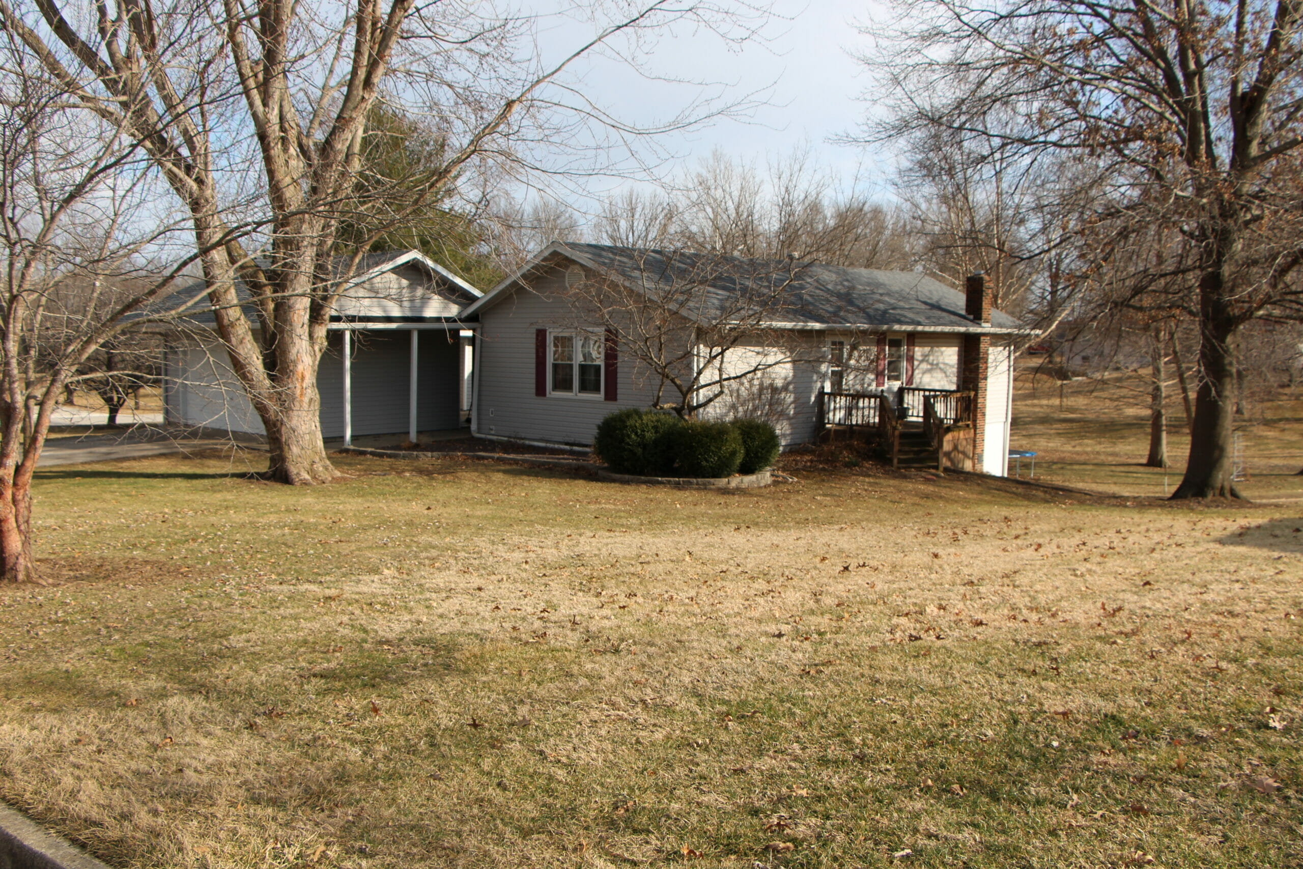 Ranch HomeCourtyardOutbuilding Missouri Land & Farm